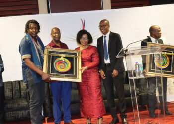 MPHAHLELE E BE E LE MODUDI WA LEFASE